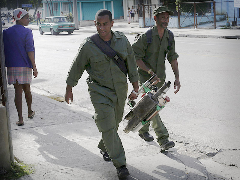 CUBA MOVILIZA FUERZA MILITAR... CONTRA ZIKA